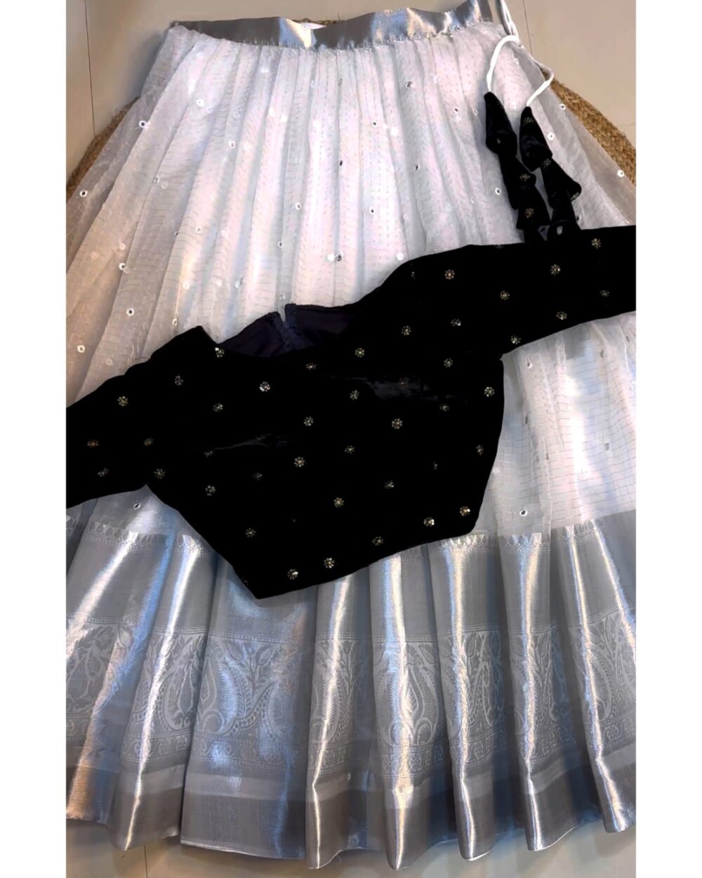 A Velvet outfit - Image 3