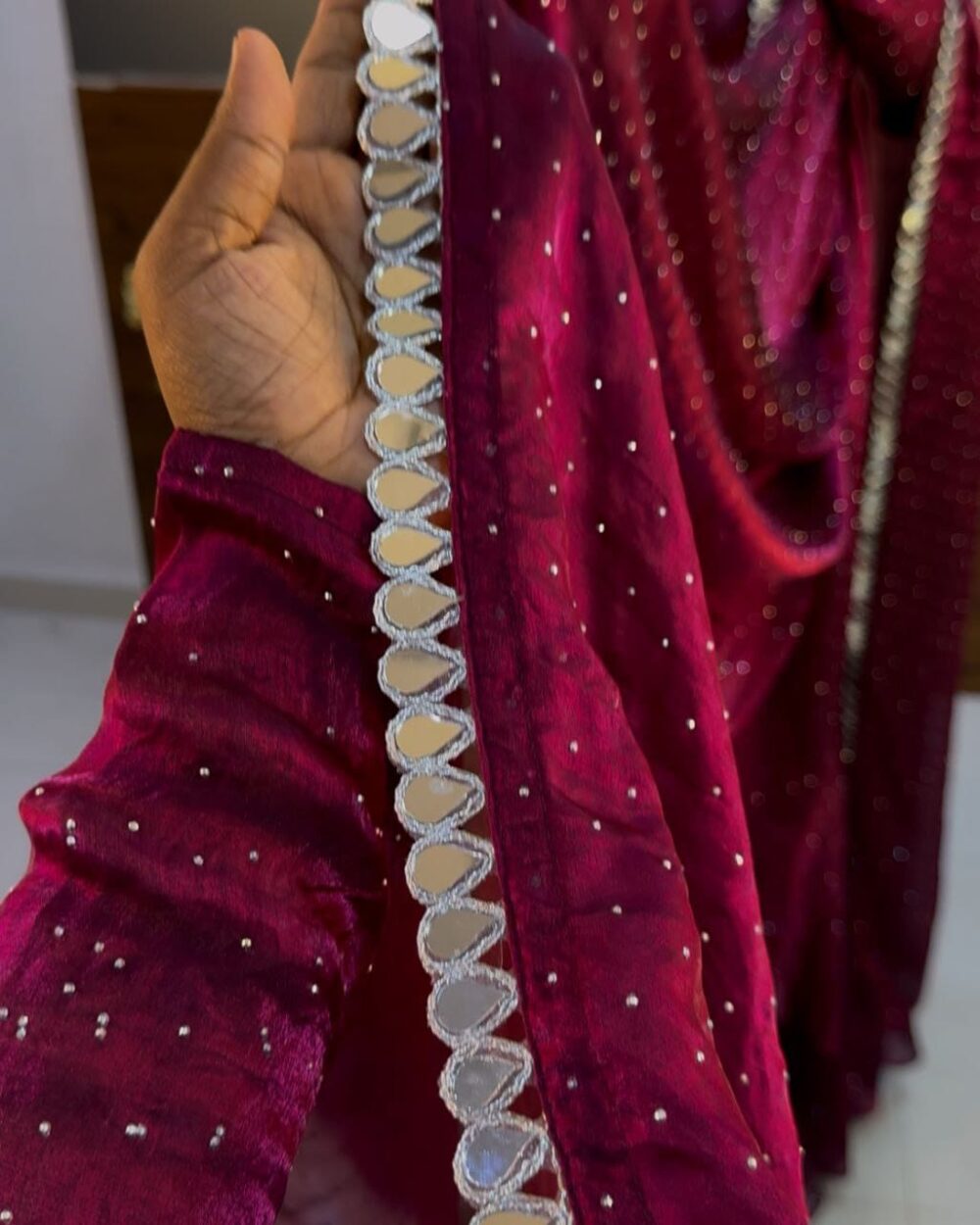 Riya Diamond (Wine) - Image 2